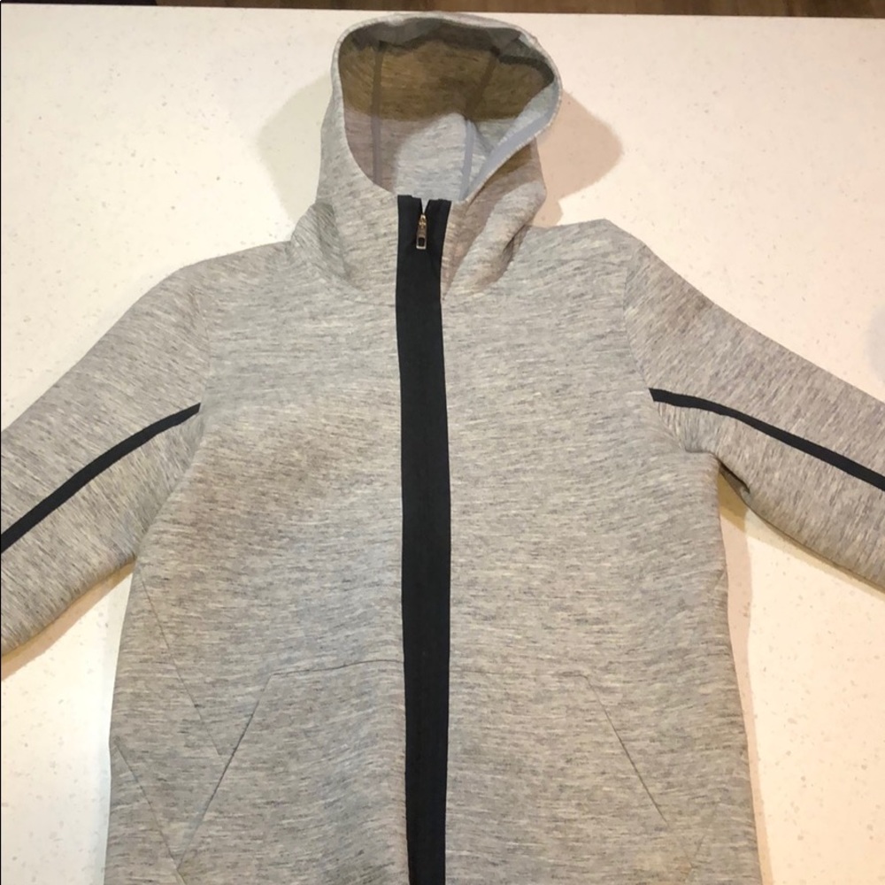 Men’s Lululemon Stratum Hoodie-small